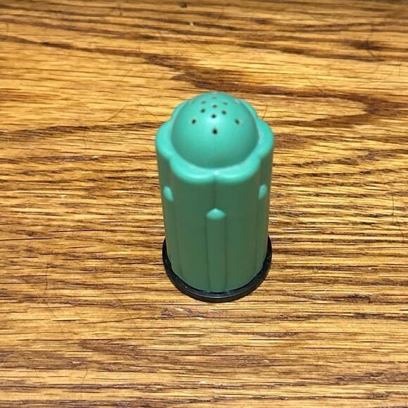 Vintage Bonny ware mint green Salt Shaker Art Deco style salt or pepper shaker. - Picture 7 of 12